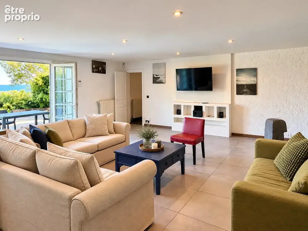 Villa avec vue mer et piscine à débordement à Cavalaire-sur-Mer - photo 8