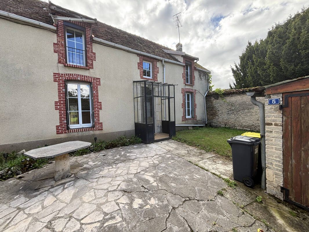 Maison à SAINTE-COLOMBE-SUR-SEINE
