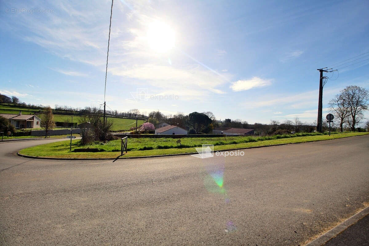 Terrain à LA CHAPELLE-BATON