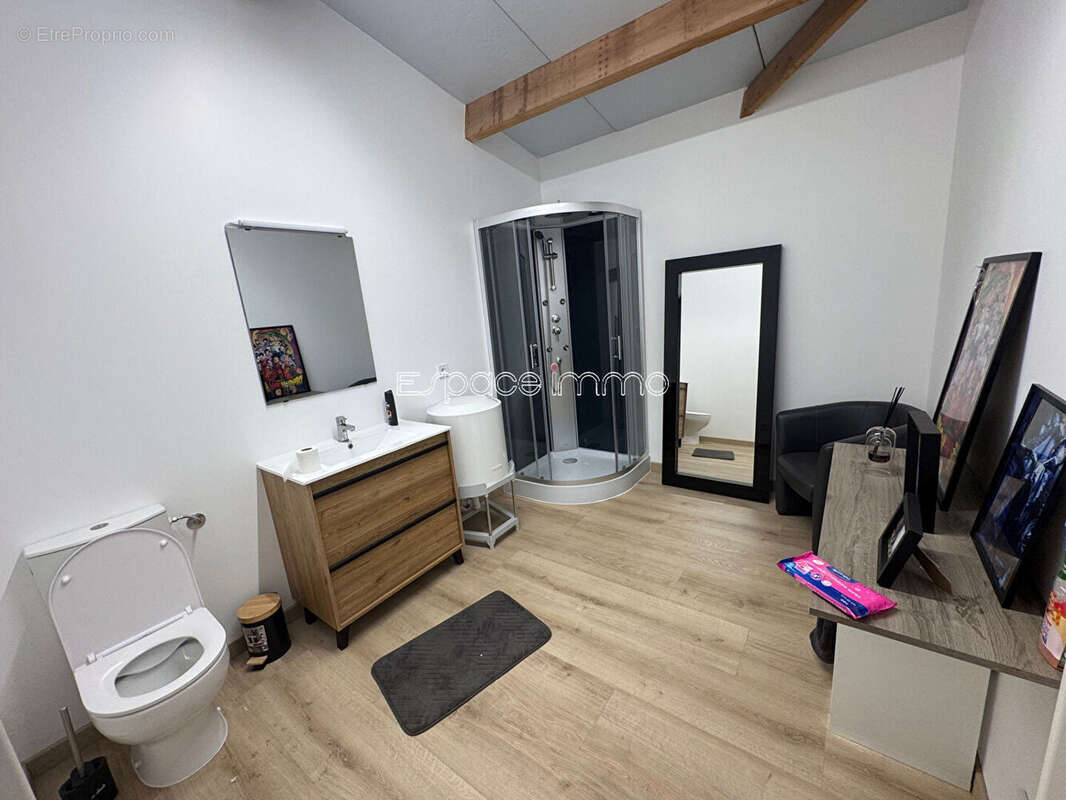 Commerce à PISSY-POVILLE