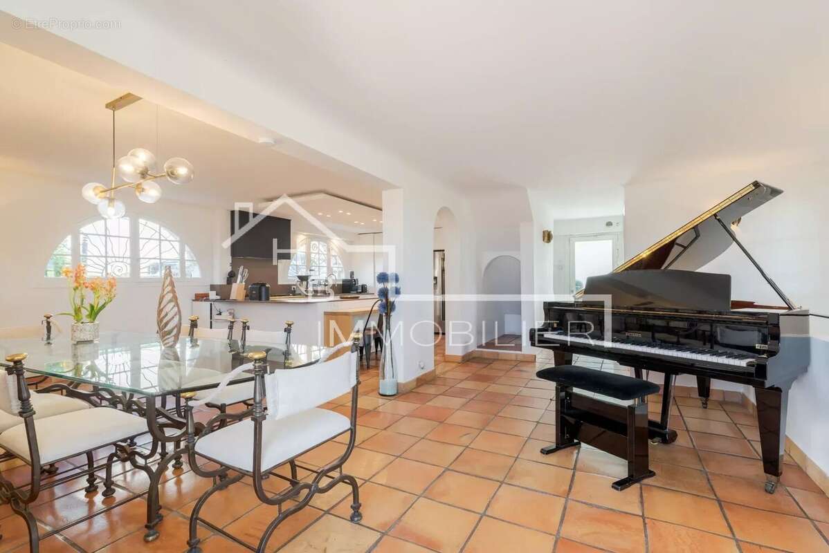 Maison 233 m² à Cagnes-Sur-Mer  - photo 9
