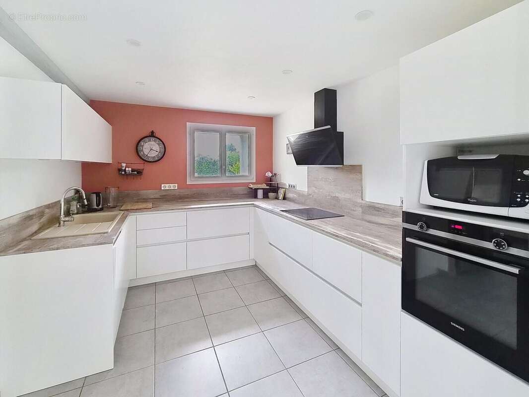 Maison 212 m² à Valeyrac  - photo 4