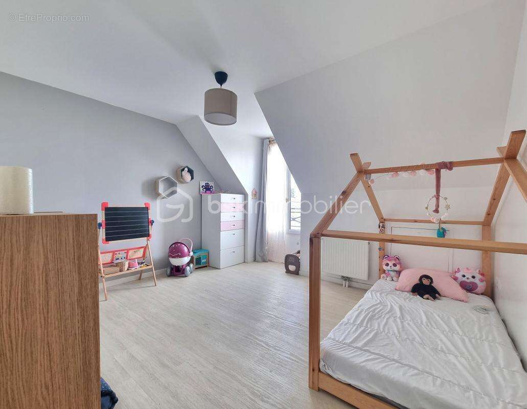 Maison à CHATENAY-SUR-SEINE