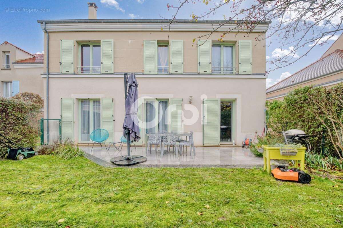 Maison à BUSSY-SAINT-GEORGES