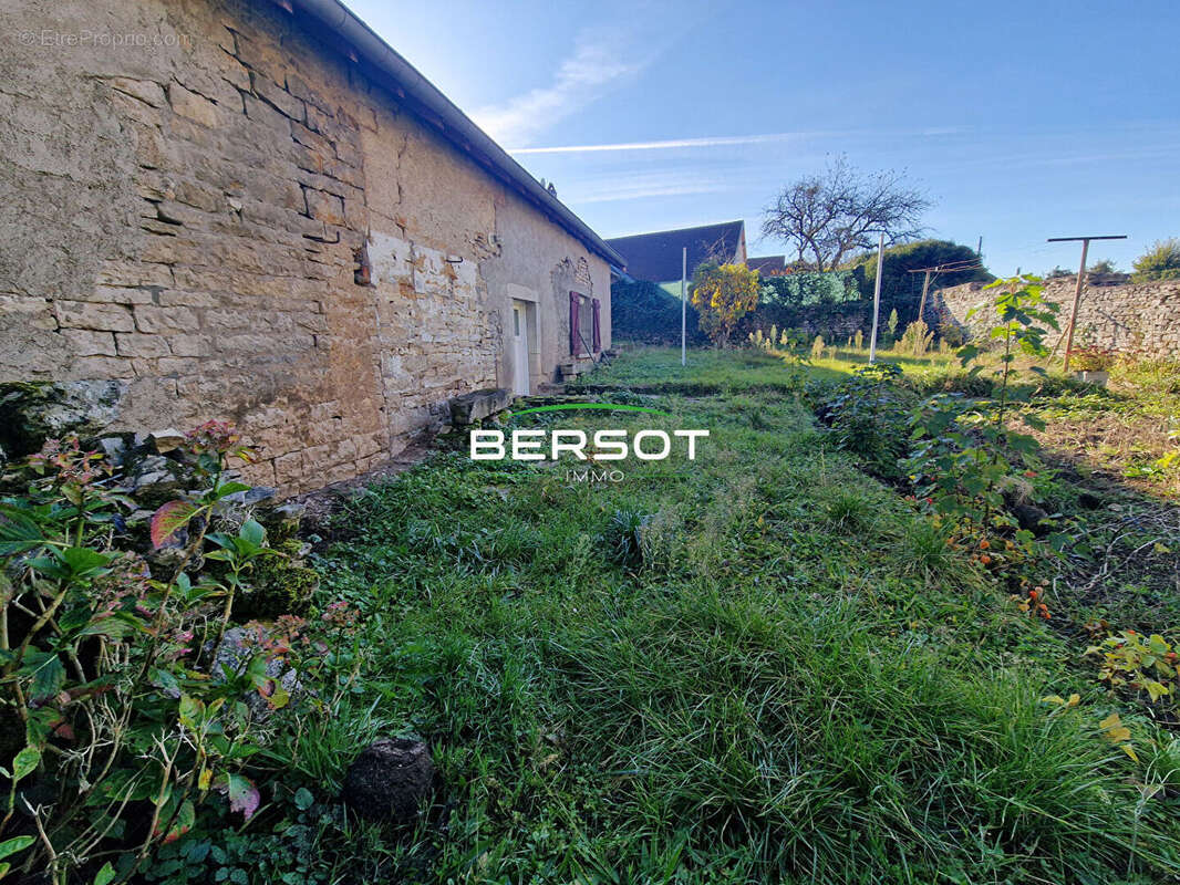 Maison à GENEUILLE
