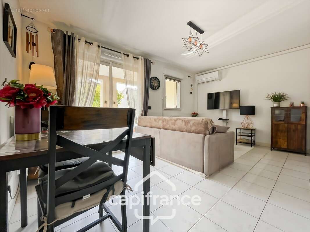 Appartement 40m2 rénové et climatisé, en rez de jardin , une chambre et sa salle de douche, sa terrasse couverte ,, piscine rési - photo 9
