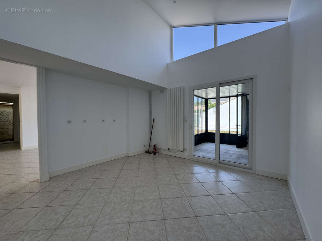 LA ROCHELLE   Maison familiale de plus de 160 m2 avec piscine, jardin clos et double garage - photo 6