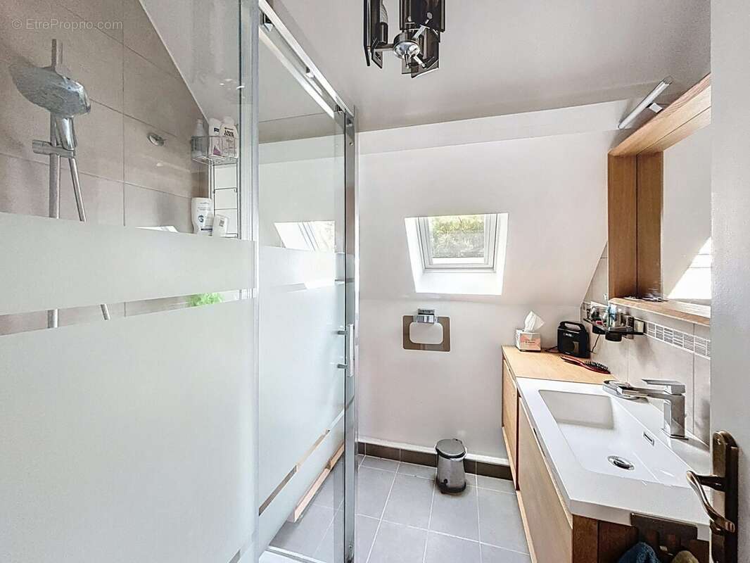 Salle d'eau 1. - Maison à SACLAY