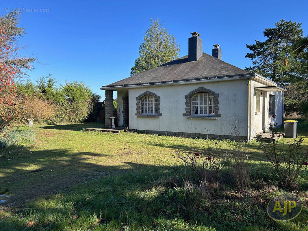 Maison à LA CHAPELLE-LAUNAY
