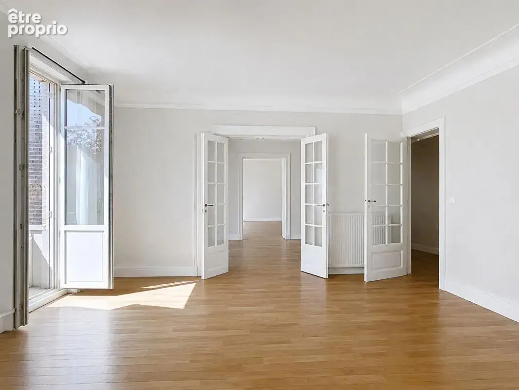 Appartement de caractère rénové ,134 m², 3 chambres, 2 caves, 1 grenier, 1 jardin en rez-de- chaussée - photo 3