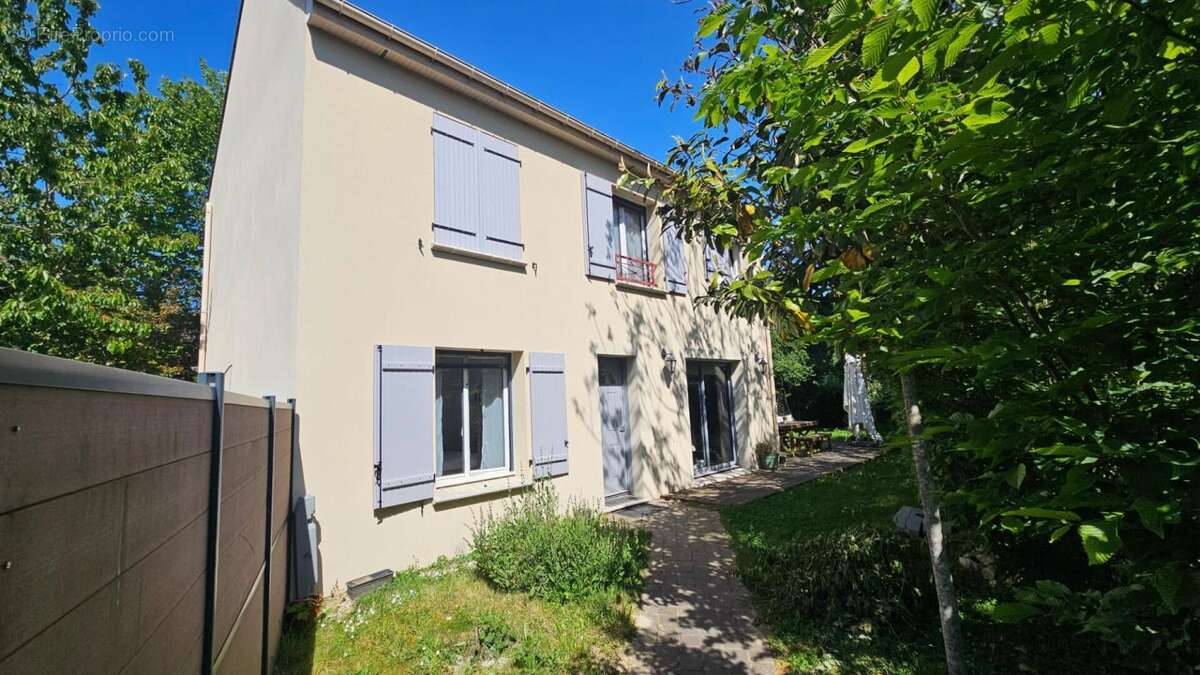 Maison à HOUDAN