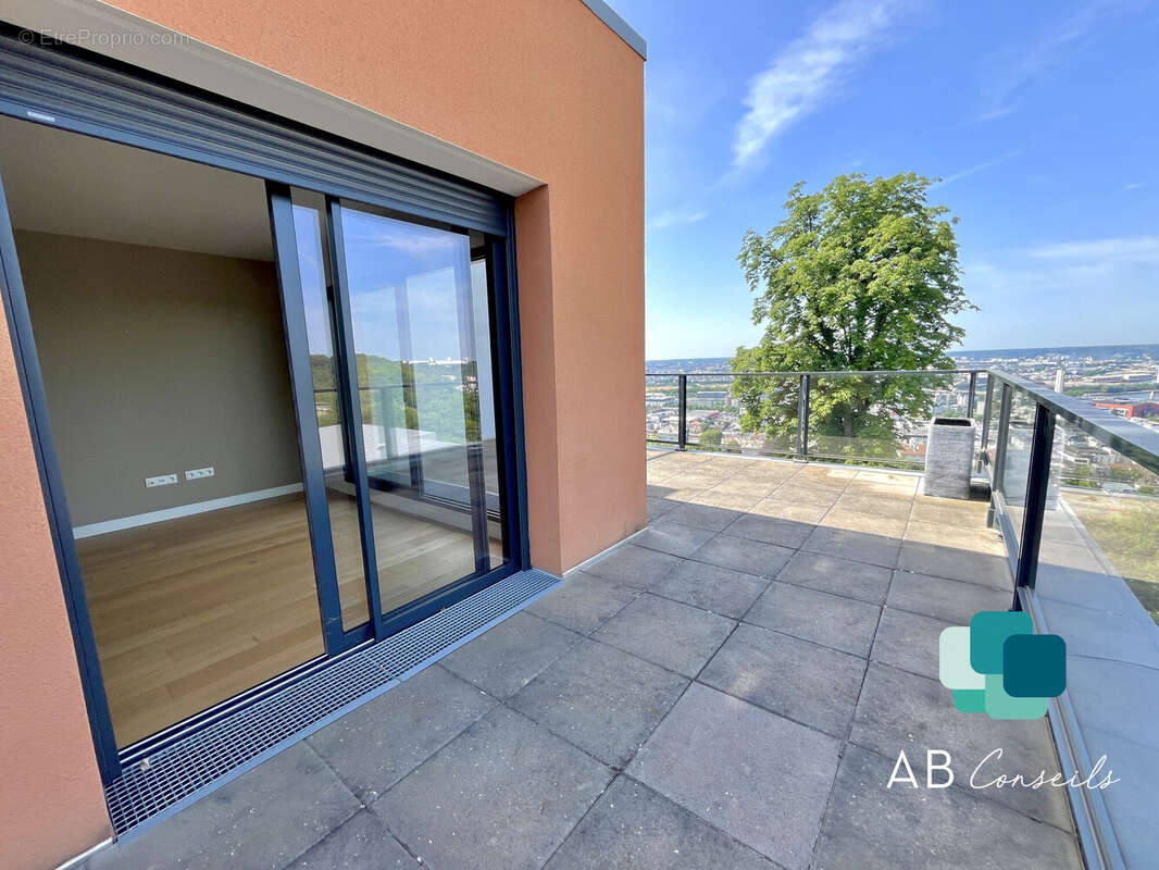 Appartement à MONT-SAINT-AIGNAN