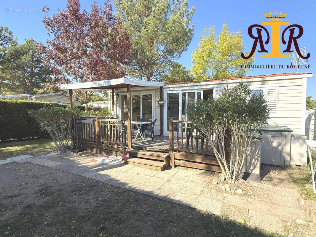 Maison à LA ROQUE-D&#039;ANTHERON