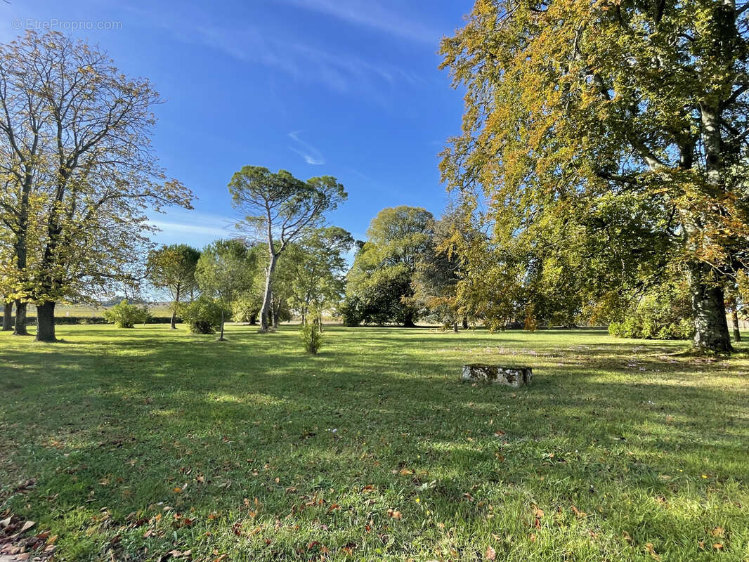 Maison à GENSAC-LA-PALLUE