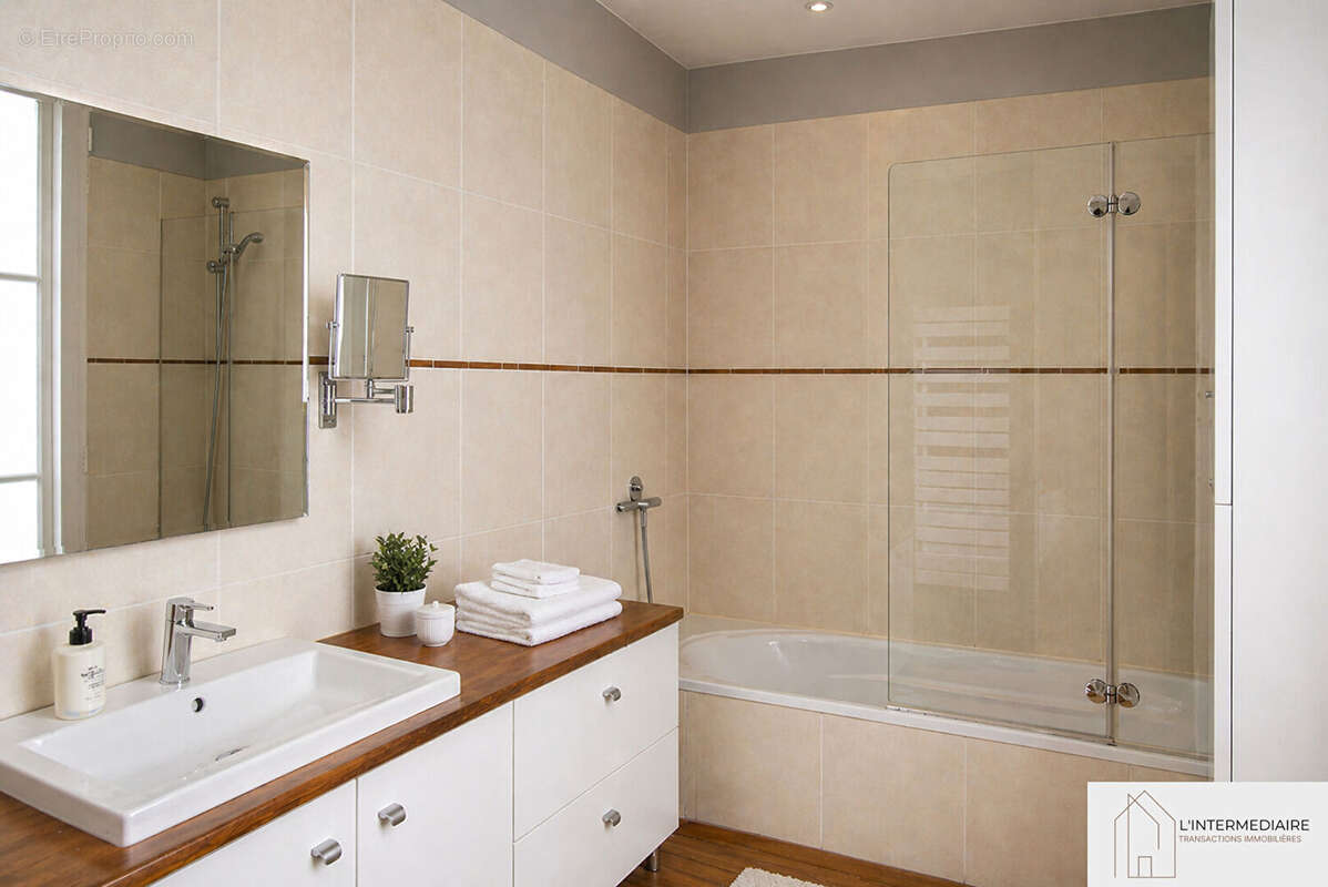 Appartement à PARIS-19E