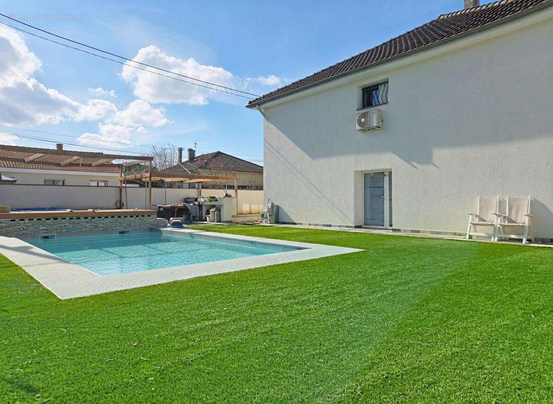 Maison à MEYZIEU