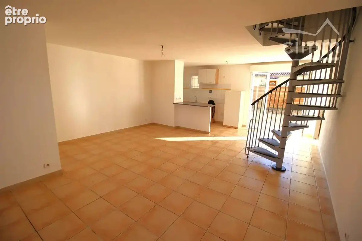 A vendre maison avec jardin et garage - photo 3