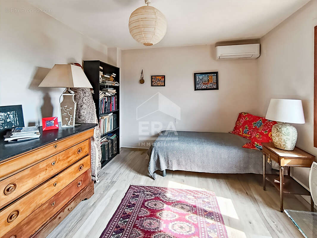 Maison à LA ROQUETTE-SUR-SIAGNE