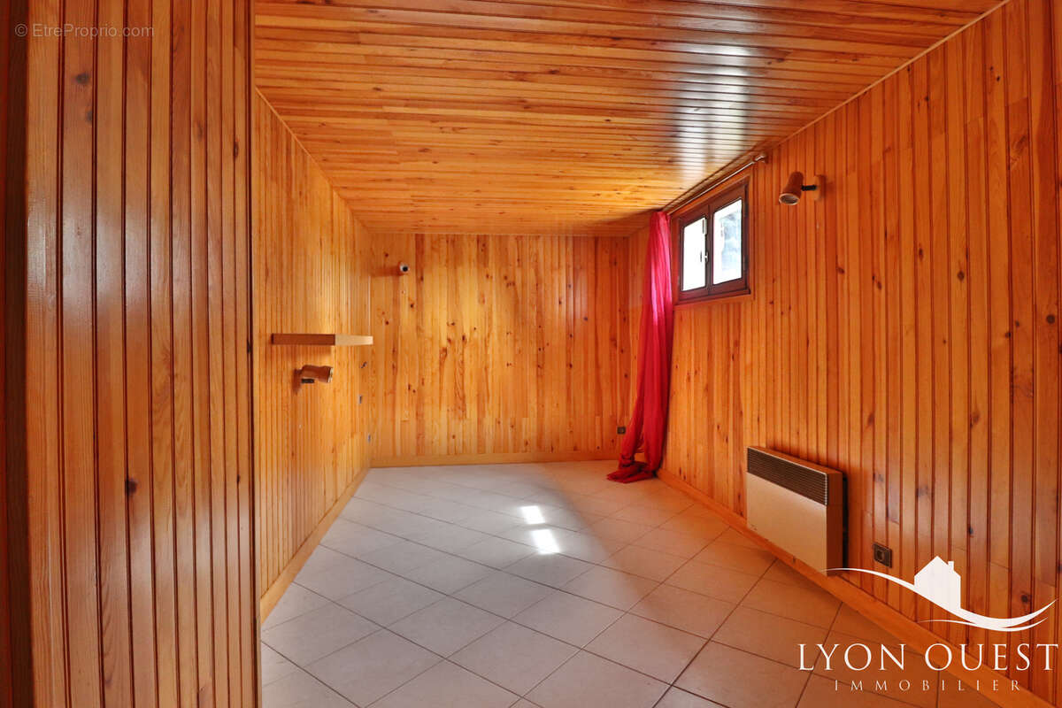 Maison à LA TOUR-DE-SALVAGNY