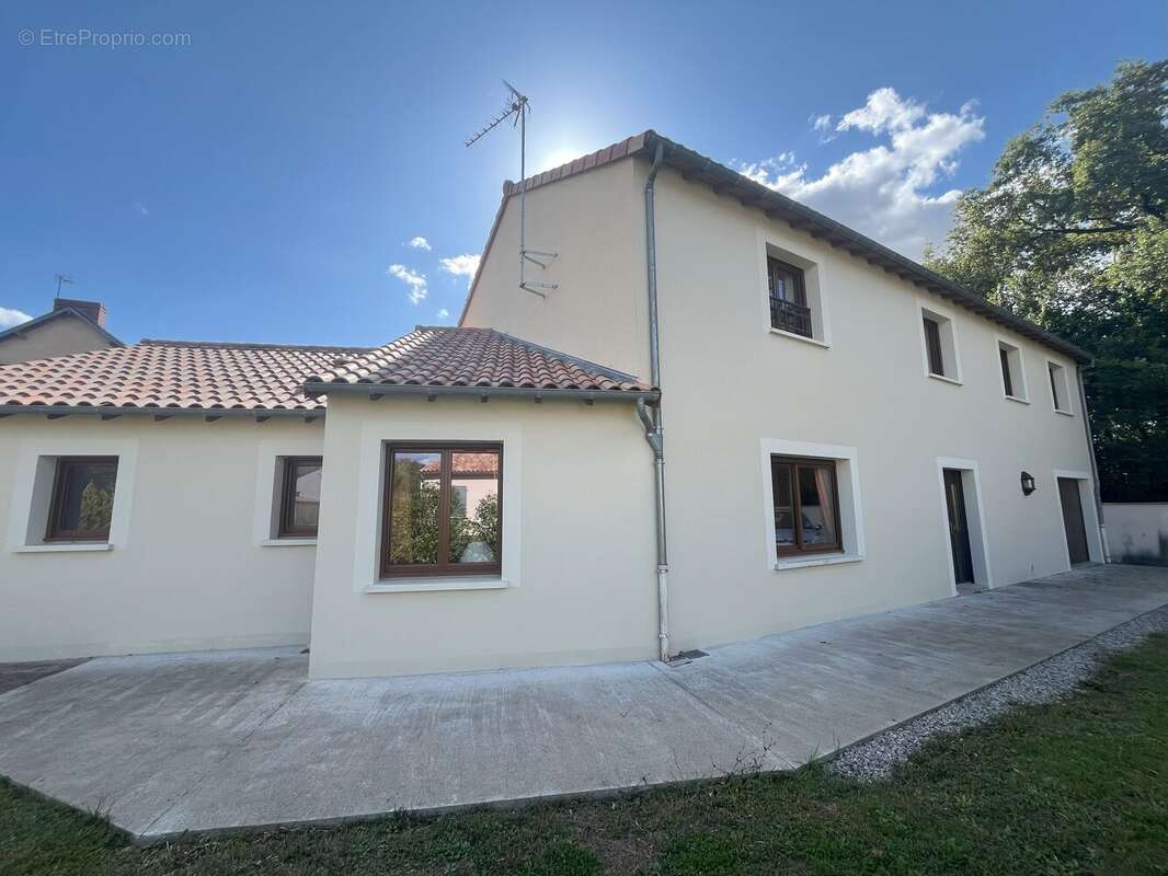 Maison 205 m² à Beaumont  - photo 2