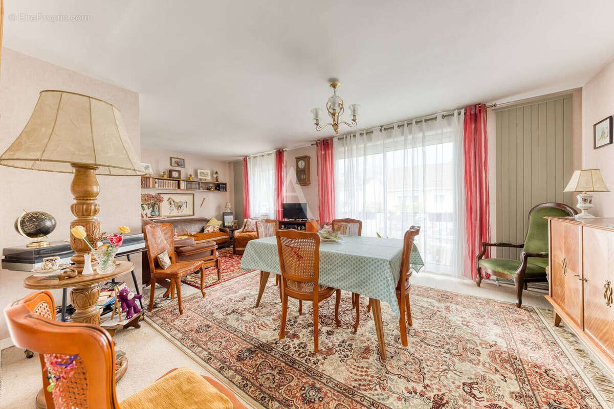 Maison à OZOIR-LA-FERRIERE