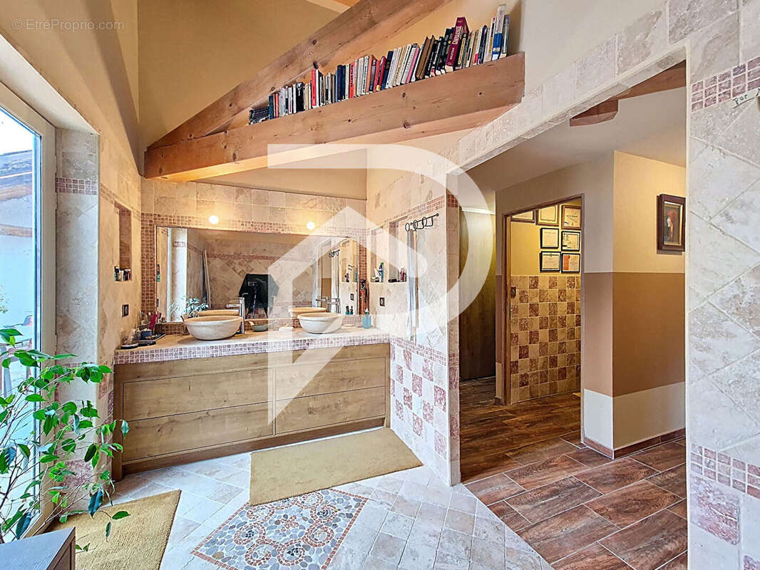 Appartement à MONTBOUCHER-SUR-JABRON