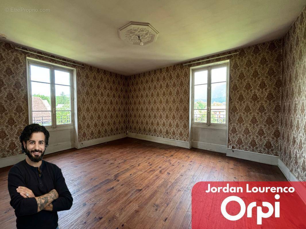 Appartement à ENTRE-DEUX-GUIERS