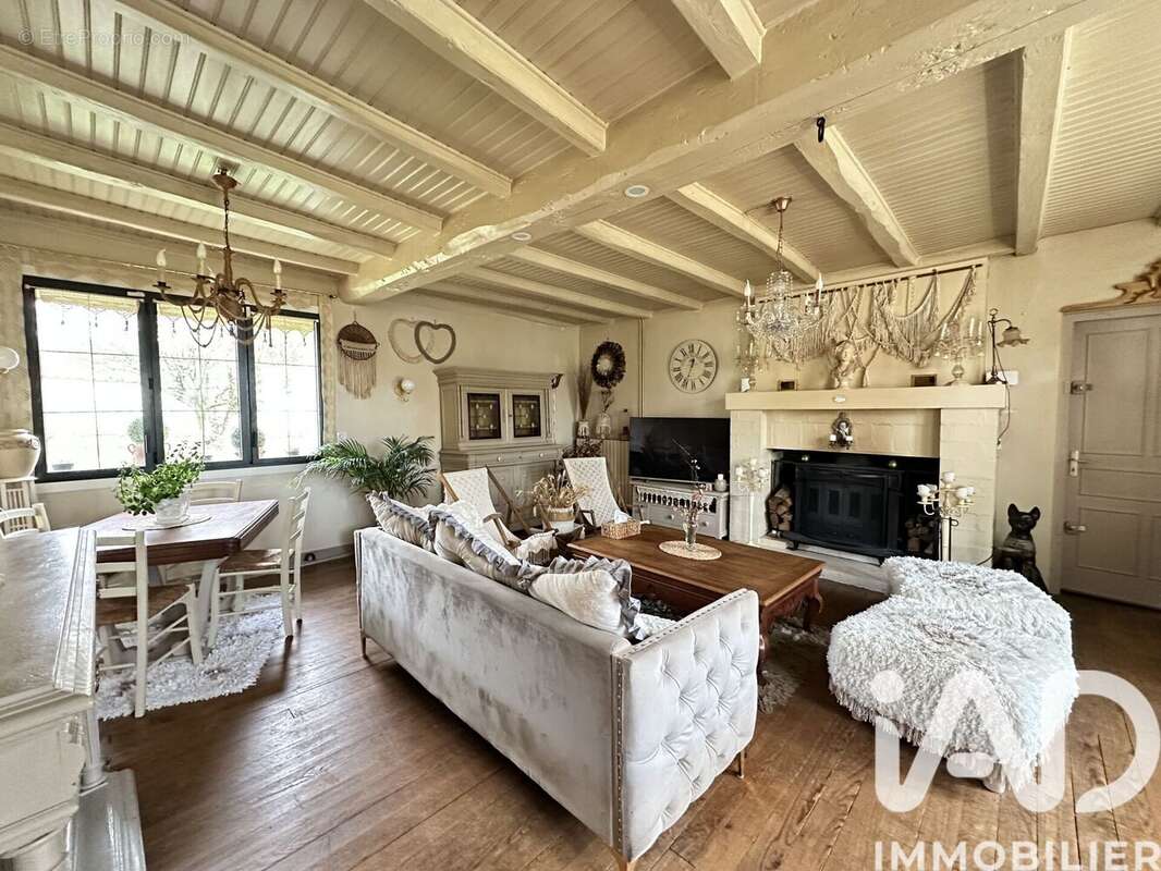 Maison 155 m² à Villemain  - photo 3