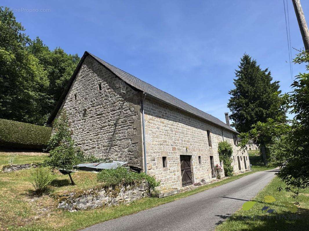 Maison à SAINT-HILAIRE-LES-COURBES