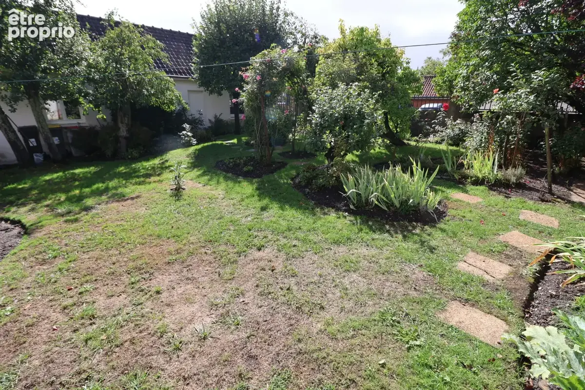 A proximité de la place maison de charme bâtie sur 515 m2 avec 4ch, 2sdb garage 2 voitures et cave - photo 6