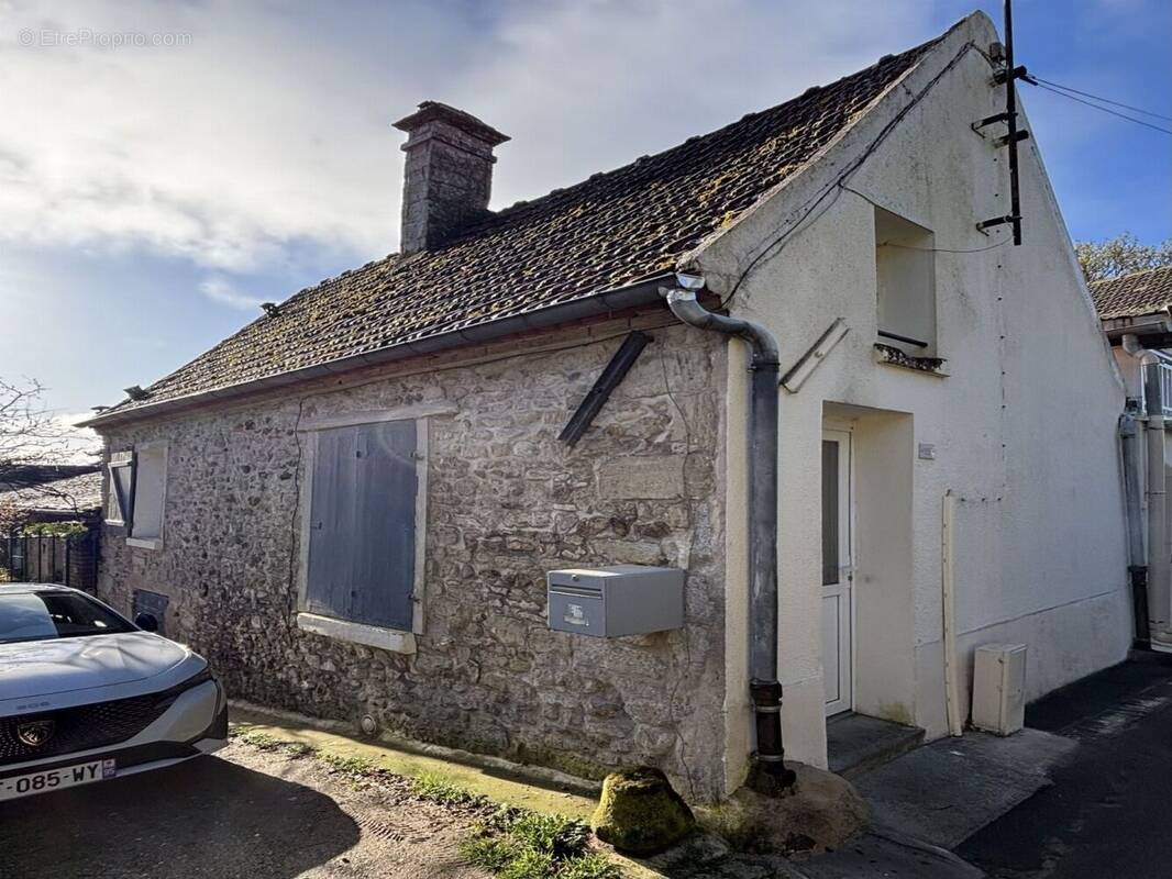 Maison à MONTJAVOULT