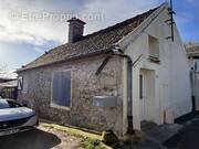 Maison à MONTJAVOULT