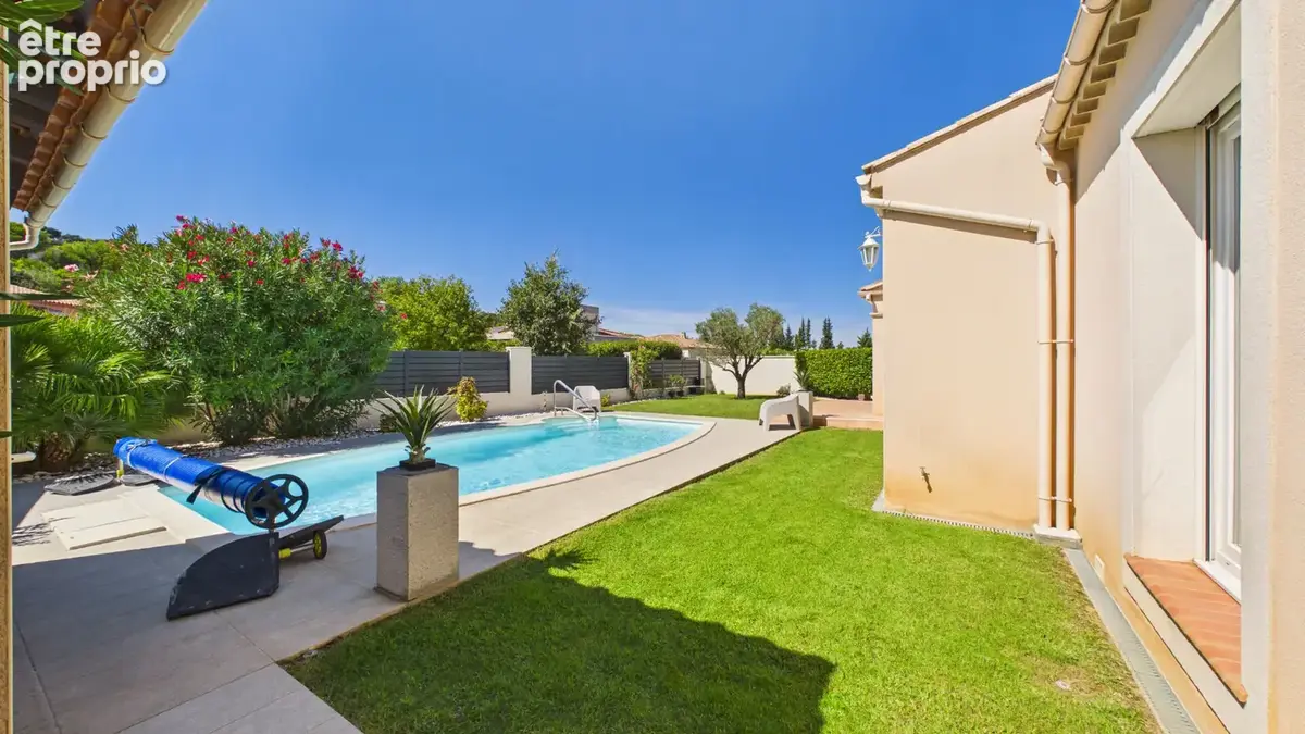 Saint-Laurent-des-Arbres , Villa de plain-pied 136 m² . 3 chambres . Piscine . Garage - photo 5