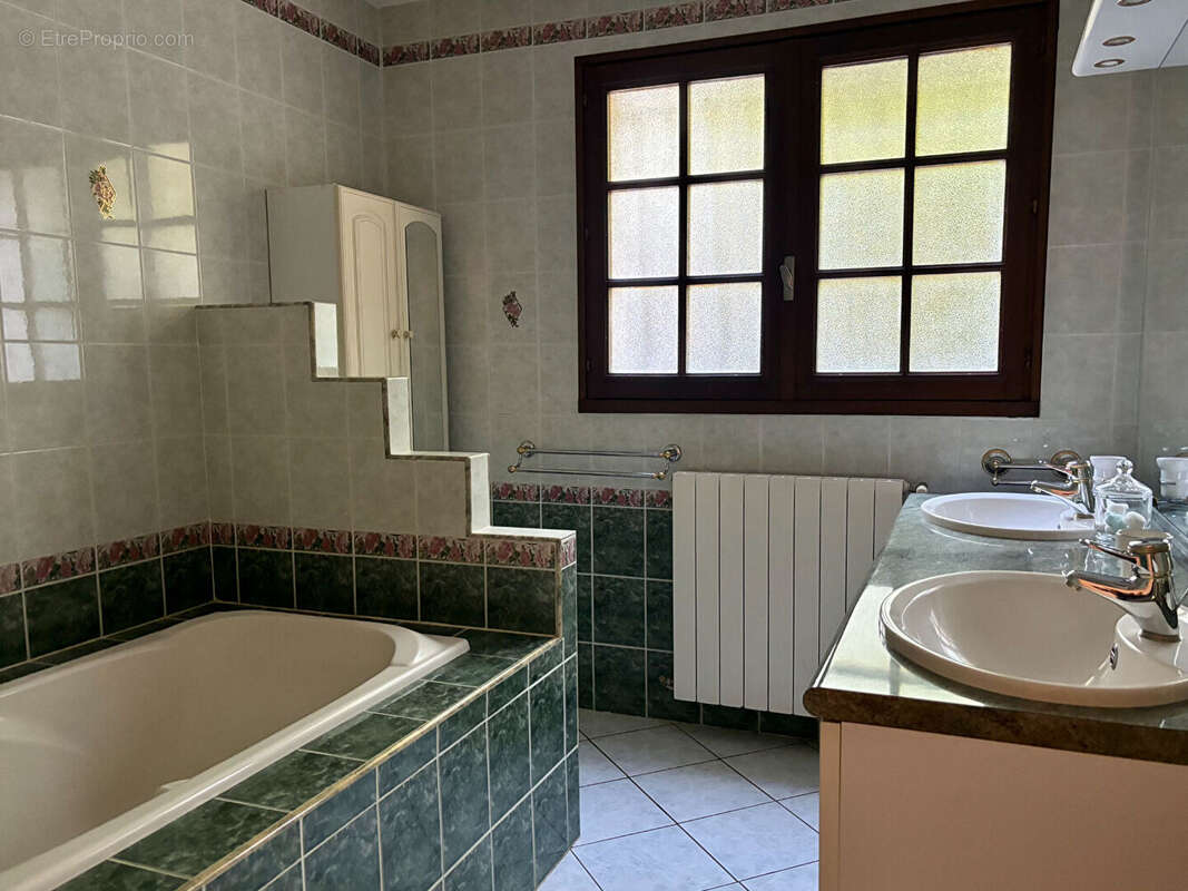 Maison à SAINT-SAVINIEN