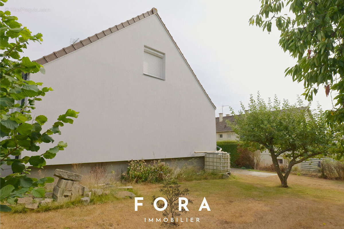 Entre Condé-en-Normandie et Clécy : maison familiale rénovée de 138 m² avec sous-sol complet, terrasse et terrain de 846 m² - photo 17