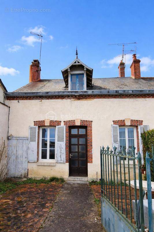Maison à SAINTE-GENEVIEVE-DES-BOIS