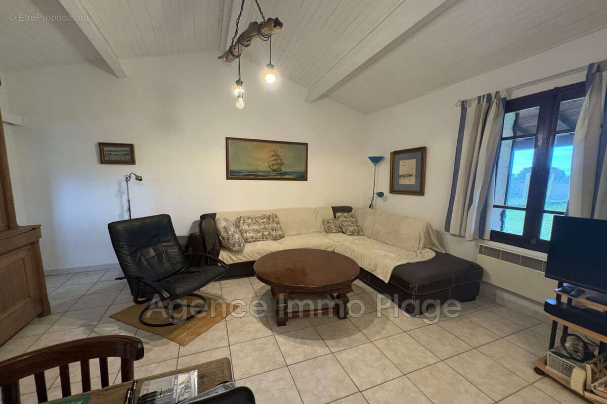 Maison à JAU-DIGNAC-ET-LOIRAC