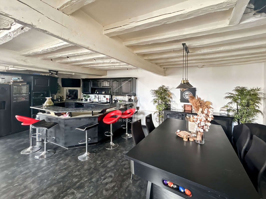 Maison à SAINT-ESCOBILLE