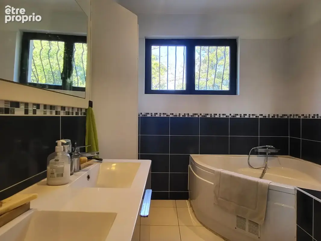Appartement 4 pièces 86 m² à vendre à Berre-Les-Alpes (06390) - photo 6