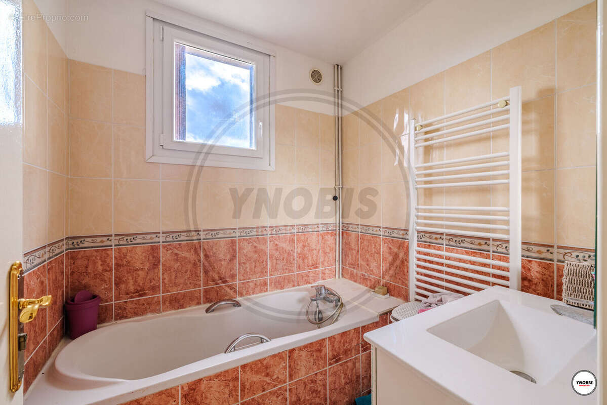 Maison à LES MUREAUX