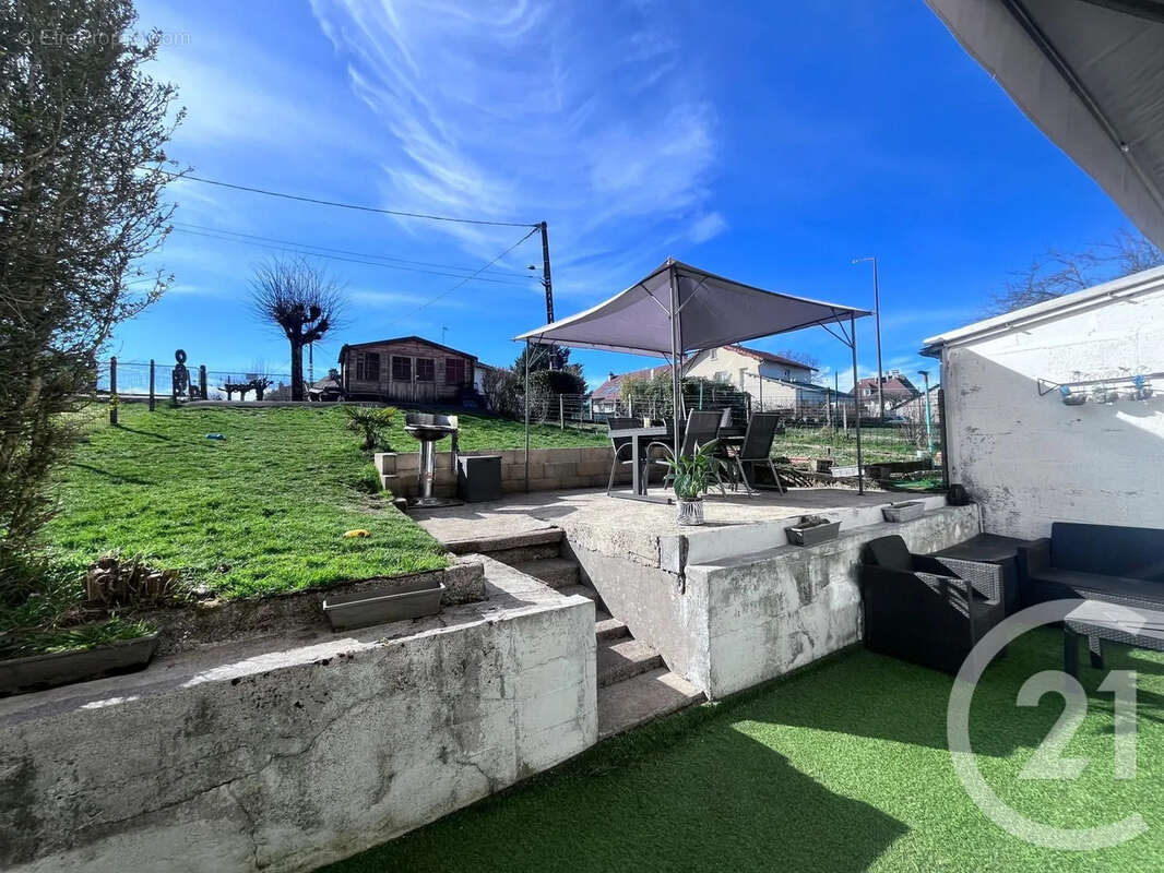 Maison à LAFEUILLADE-EN-VEZIE