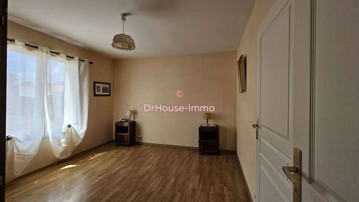 Maison 161 m² à Coulon  - photo 14