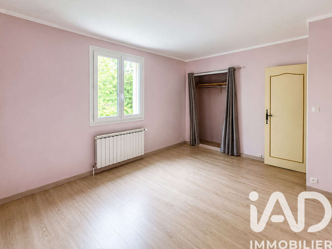 Maison 110 m² à Juillac-Le-Coq  - photo 4