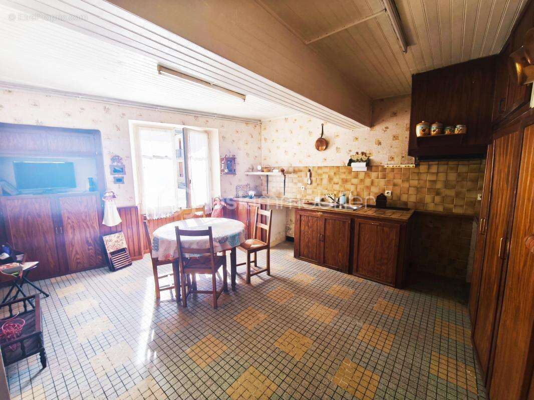 Maison à VIC-FEZENSAC