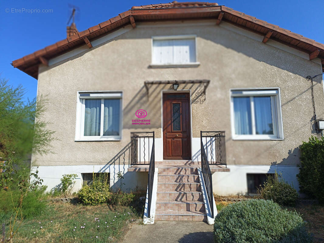 EXCLUSIVITE !!! SAINT RAMBERT D'ALBON, Maison avec sous-sol complet, 90 m2 habitables environ et jardin 348m2 - photo 2