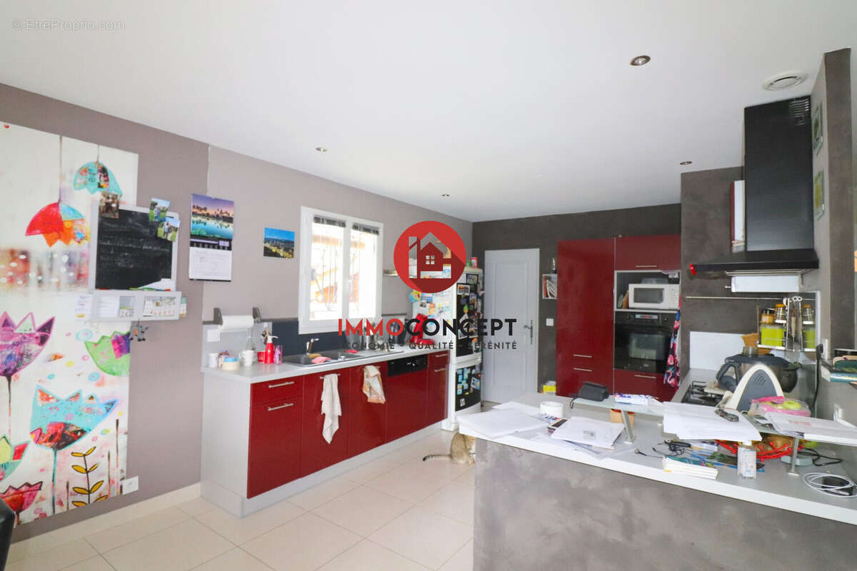 Maison à LAUDUN-L&#039;ARDOISE