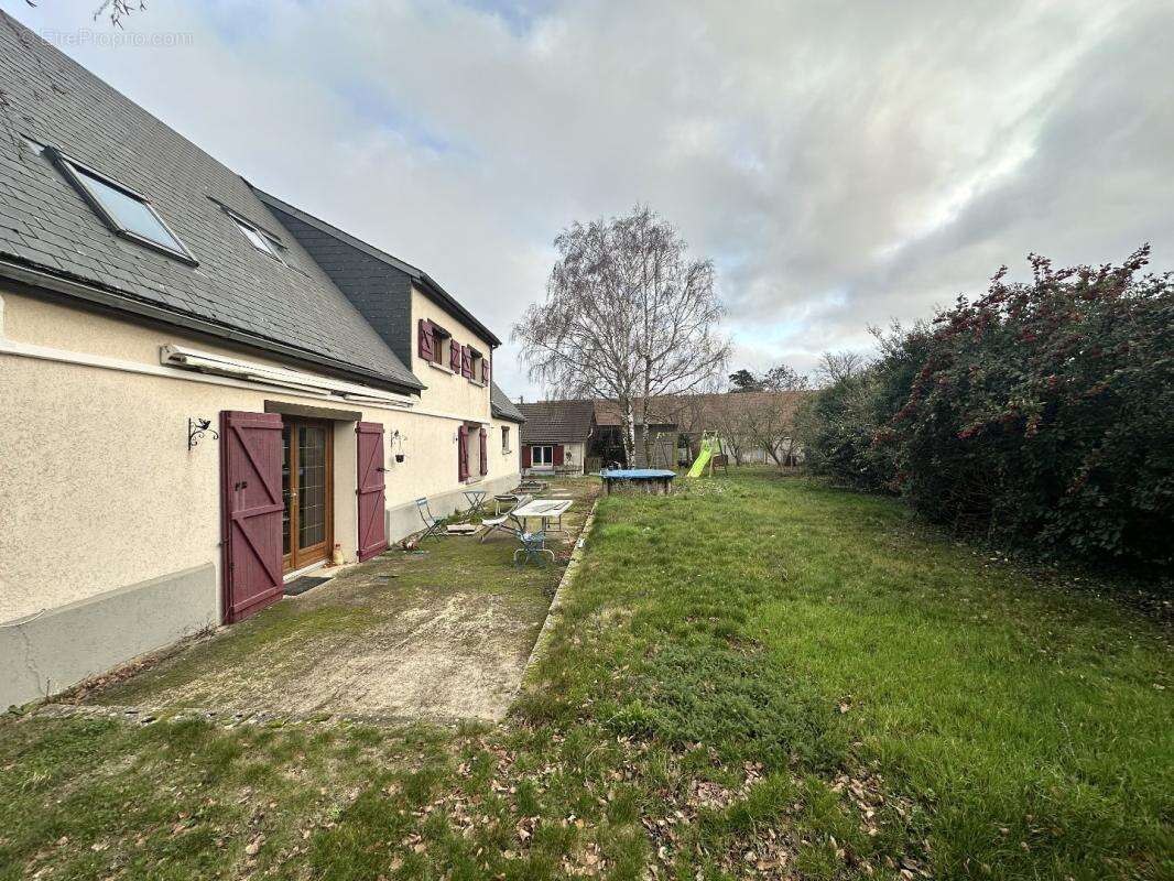 Maison à TREMBLAY-LES-VILLAGES