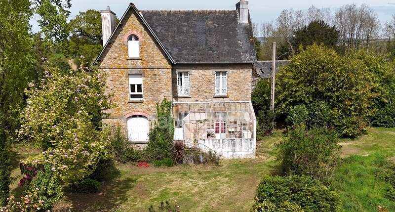 Maison à PLONEVEZ-DU-FAOU