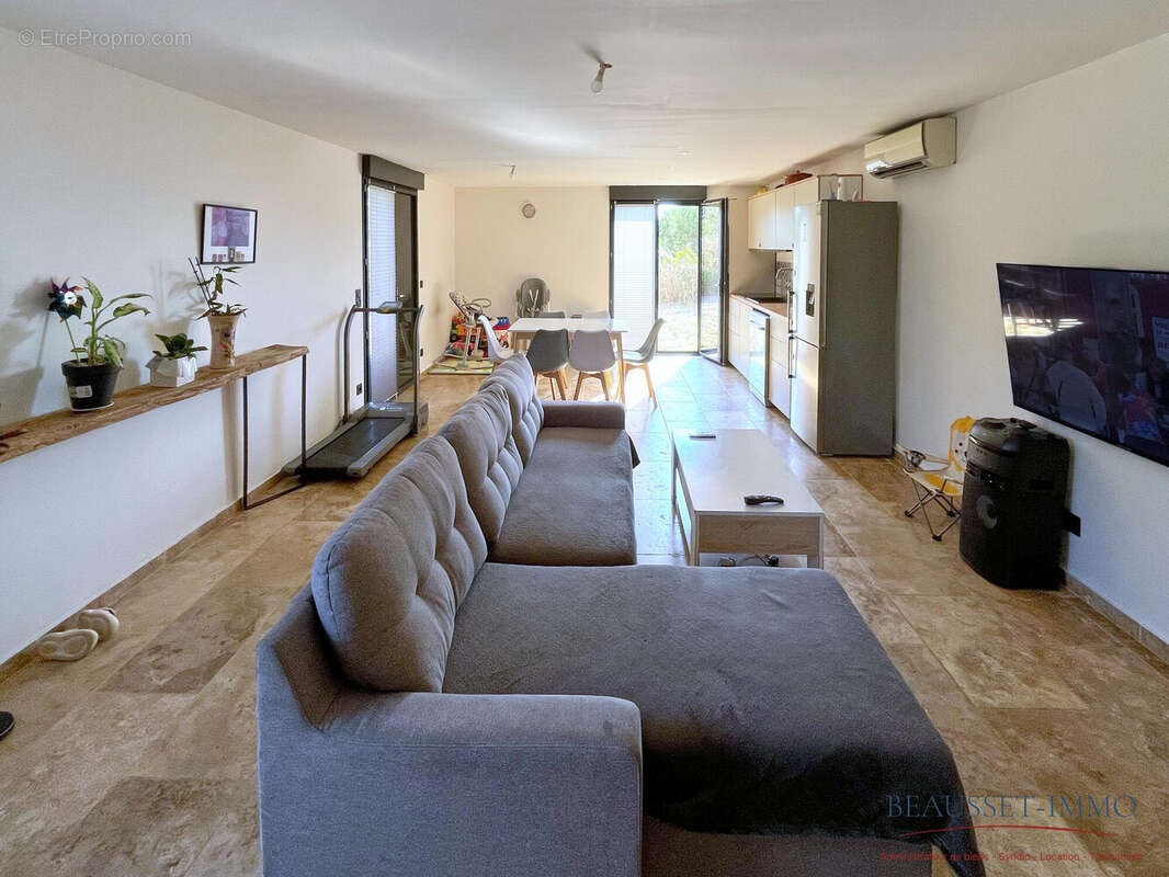 Maison 74 m² à La Cadiere-D'azur  - photo 2