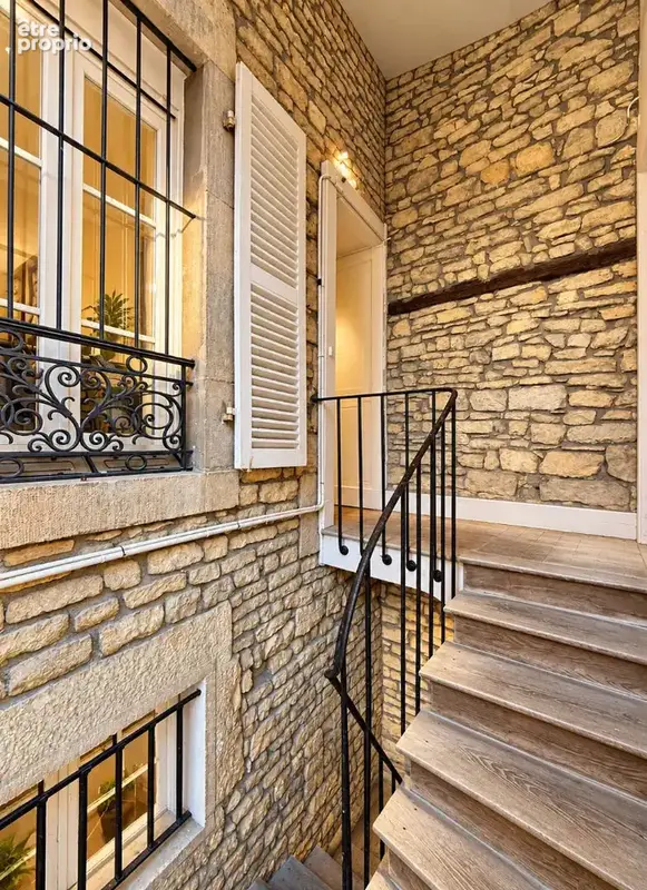 Appartement de caractère rénové au centre de Besançon - photo 2